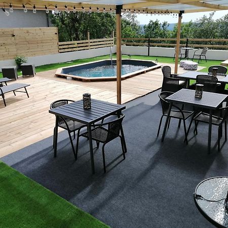 Lapausedegout Piscine Chambres Climatisees Jacuzzi Terrasse Lachapelle-Auzac Buitenkant foto